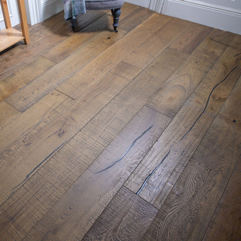 Lusso Trento Distressed Oiled Golden Sawn Engineered Oak 220mm