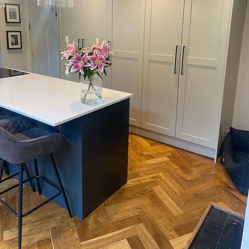 Lusso Uniqo Herringbone Antique Brushed & Lacquered Engineered Oak